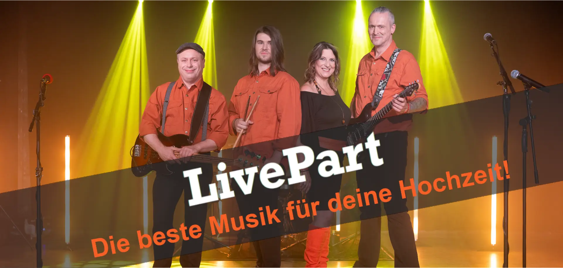 Die Musiker der Band LivePart auf einer Bühne